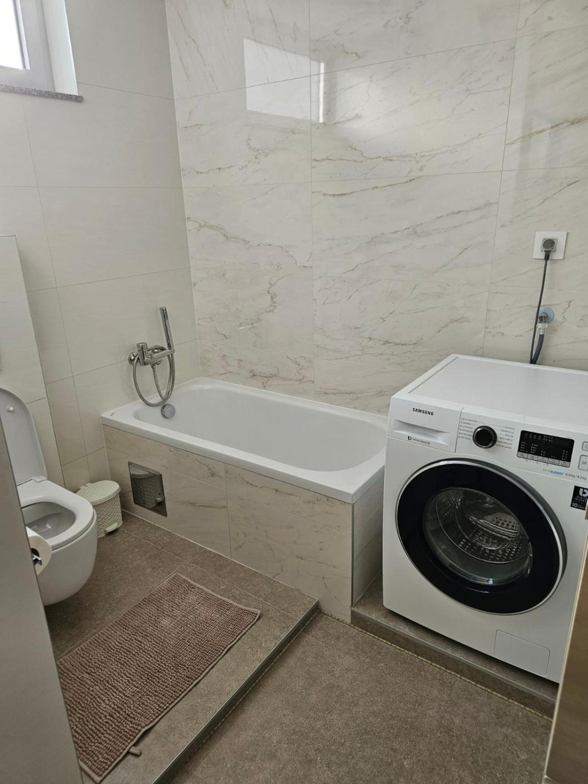 Apartman Centar Bulevar Ex Sa Garazom Banja Luka Exterior photo