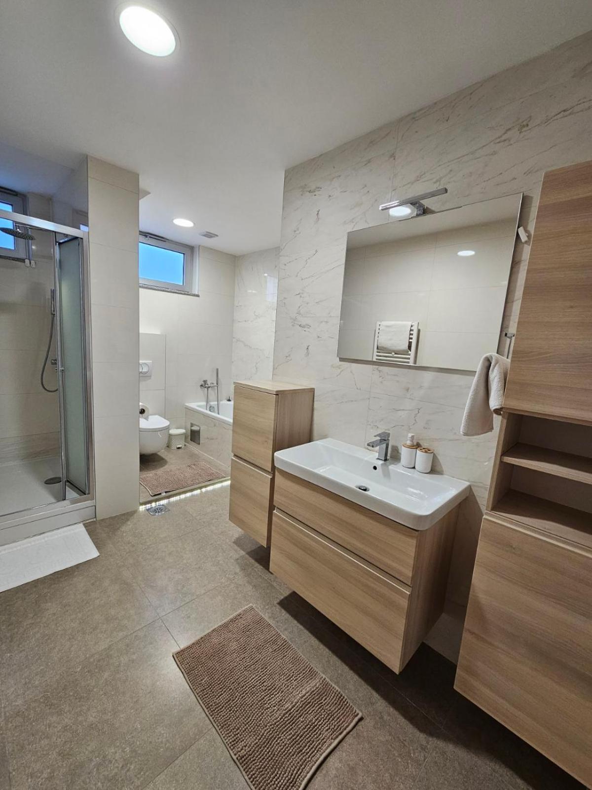 Apartman Centar Bulevar Ex Sa Garazom Banja Luka Exterior photo
