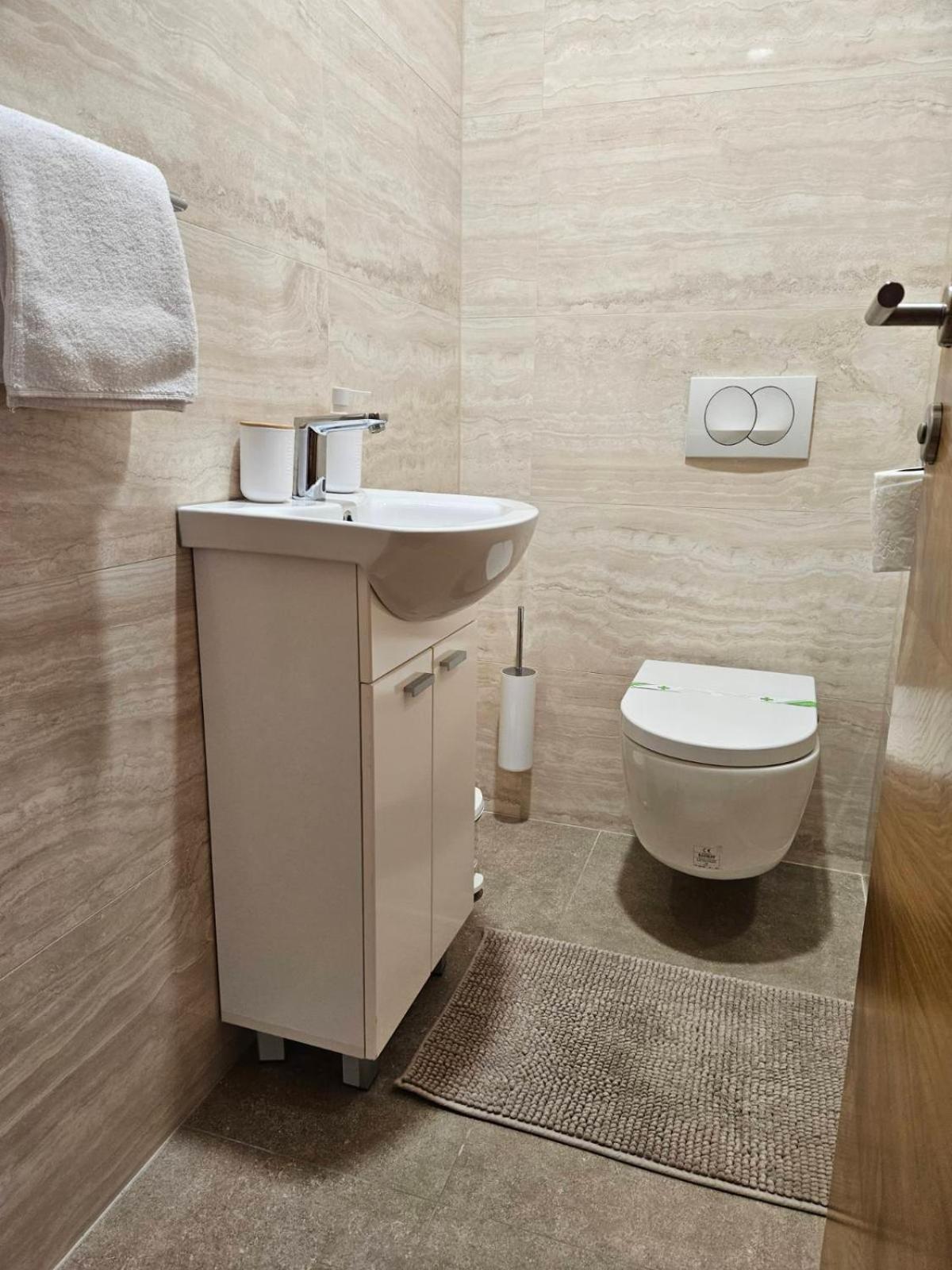 Apartman Centar Bulevar Ex Sa Garazom Banja Luka Exterior photo